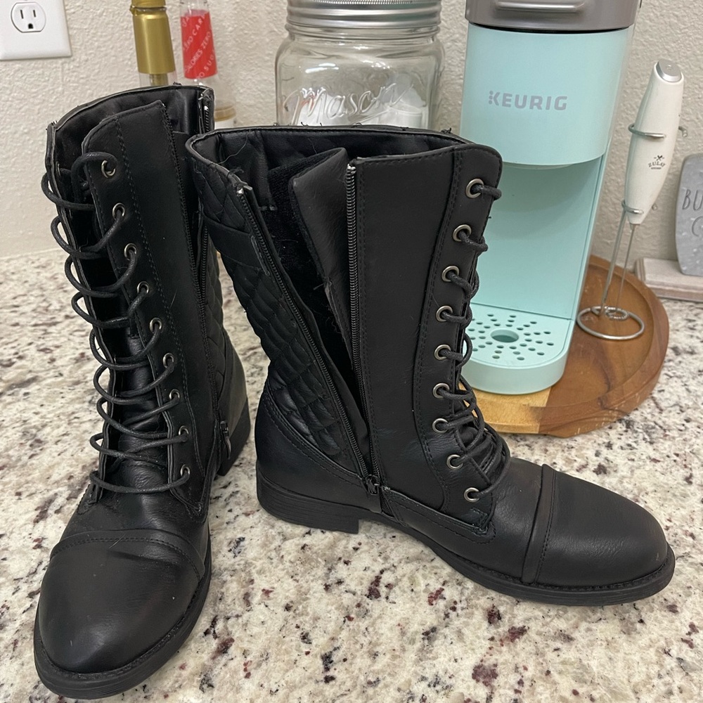 Combat boots
